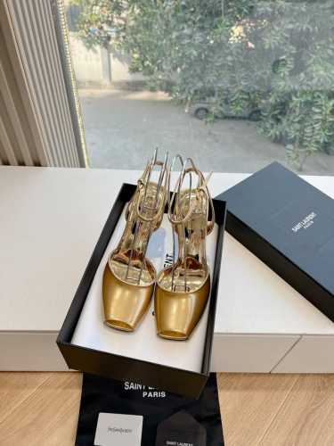 G288顶级品质Saint Laurent 圣罗兰细跟坡跟鱼嘴凉鞋Lee金属钻链条尖头高跟鞋Ysl姐姐的美丽尤物高跟鞋 又是人间圣罗兰 Rose同款的高跟鞋化很