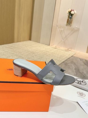 爱马仕Hermes，真皮大底 出厂价 顶级版本！原版开发 鞋面：牛皮 内里垫脚 羊皮 大底：意大利真皮大底 跟高：4.5Cm 码数：34-43注 34 41 4