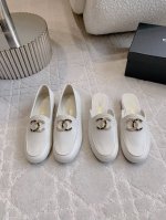 拖鞋 单鞋 Chane*新款双C扣乐福系列 香家高级感这块总让人大写的服气 看起来简单的款式 但上脚就莫名很高级 绝对的少女感 舒适好穿 鞋面小牛皮 内里垫脚羊