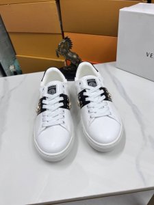 出厂价p 范思哲 新款 精品休闲鞋 原版高品质鞋面进口拼接制作 真皮内里加厚乳胶鞋垫版型时尚 动感十足原版芬迪舒适大底 简洁大方运动休闲 码数38-44G