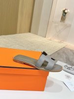 爱马仕Hermes，真皮大底 出厂价 顶级版本！原版开发 鞋面：牛皮 内里垫脚 羊皮 大底：意大利真皮大底 码数：34-43注 34 41 42 43 码定做