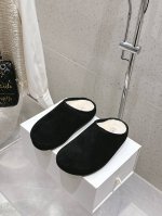 顶级版本 The row 新款包头毛毛拖鞋 半拖 勃肯拖 进口牛猄面料 内里垫脚羊毛 原版开模大底 码数：35-40 40定做