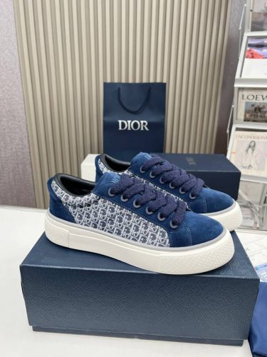 直销 女鞋 女装 男+10 Dior Tears 迪奥联名 B33运动鞋 秋季新品，重新诠释经典的网球鞋，时尚的廓形突显厚实感。采用蓝色棉质牛仔面料精心制作，饰