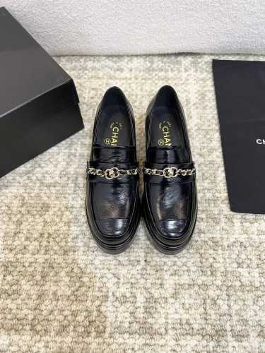 CHANEL 香奈儿 25早春新款厚底女鞋，怎么搭配都好看，时髦精必备！搭配展现与众不同的穿搭风格、白由混搭闪耀到位，跟紧香奶奶时尚步伐！上脚整体非常好看舒服的
