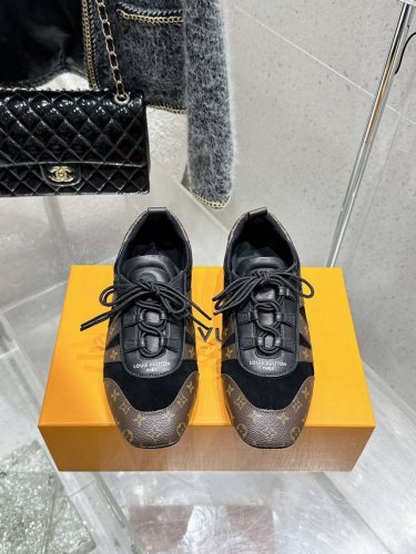 顶级版 Louis Vuitton春夏Sneakerina系列 运动鞋 德训鞋 平底鞋 休闲鞋 原版三对购入开发完美Sneakerina Lv休闲运动鞋以丝滑绒