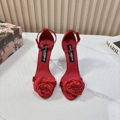 Dolce & Gabbana 杜嘉班纳 25Vs春夏爆款凉鞋系列 圆头高跟凉鞋 原版1:1定制 今年最潮最流行复古英伦风 简约大气 款款都好看 非常舒适 时尚