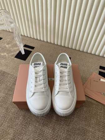 Miumiu 小白鞋简约高级厚底饼干小白鞋，好看又百搭，爱了爱了。码数：35-40 - 点击图像关闭