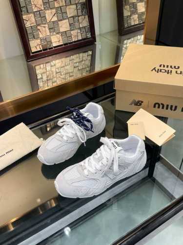 mium*u x new balance联名款运动鞋 原版精准cp！鞋型无限接近，精细工艺制作 年度zui火爆的款式，不需要多说，各种网红明星上脚秀 面料材料牛