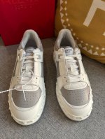 VALENTINO系列 情侣款 休闲运动鞋 CD 滑板鞋 原版1:1开发， 这款 运动鞋是二零二四春季情侣装系列新品，，成为 VALENTINO经典单品。采用灰