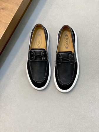 Tod's托德斯皮面运动鞋 本款运动鞋以鹿皮配反绒牛皮面制成，该品牌的设计元素集合一身，超轻鞋底，牛皮内里，牛皮鞋垫，轻松点亮日常造型。 码数：39-44 45 - 点击图像关闭