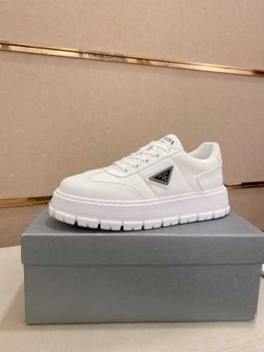 工厂P价 高版本 高品质新款Prada 普拉达 专柜同步上市， 新款男鞋、面料进口科技防水面料，纯手工艺制作而成。内里:全牛皮内里。高端气垫开模防滑橡胶大底，精