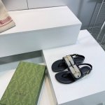 高品质出厂 顶级品质Gucci古驰2025春夏五金扣D字链条扣老花布平底罗马凉鞋系列 原版一比一 踮脚工艺同原版一样 中跟拖鞋 凉鞋 配最新D扣作为品牌的标志性