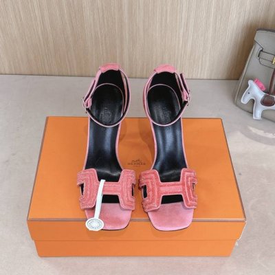 10.5Cm组图 出厂价p Hermes 爱马仕 Joy 105高跟凉鞋 时尚又百搭 搭配H鞋头 超级舒服 每个细节都做到极致 搭配同色调标志性纯鞋扣 设计简约