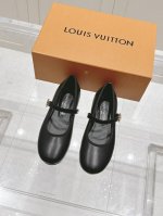 Louis Vuitton 路易威登春夏 村上隆 联名玛丽珍时装平底芭蕾舞鞋 春夏秀场出镜超多名模上脚 简约大方非常百搭 鞋面采用原版牛皮，Lv彩色老花标识点缀