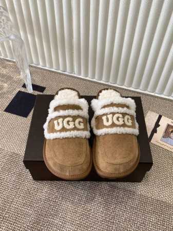 Ugg 刺绣logo圆头鞋 一眼就上头的款式 胖胖的方圆头鞋 加上羊毛边边logo 憨憨的可爱，秋冬穿搭必备单品光鞋身很轻巧，不论是居家还是出街都很可 码数：3 - 点击图像关闭