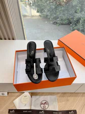 G033高端品质H家 2025春夏新款 HERMES爱马仕H 纯钢kelly锁扣拖鞋一字平底真皮外穿凉鞋女扣平底金属银扣真皮拖鞋女鞋鞋面：进口牛皮内里：进口羊皮 - 点击图像关闭