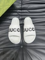 Gucc* 奢品男士拖鞋，1:1高端品质，休闲阳光宽松舒适型，最高版本高品质精品，经夏季必入哦！码数：38-44
