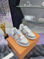 实价 lv新颜色 手工钻 不会掉请放心穿 钻面 原版开发 品质出货 欢迎对比 Lv板鞋系列 lv Trainer Maxi运动鞋将成衣系列的宽松廓形引入Virg