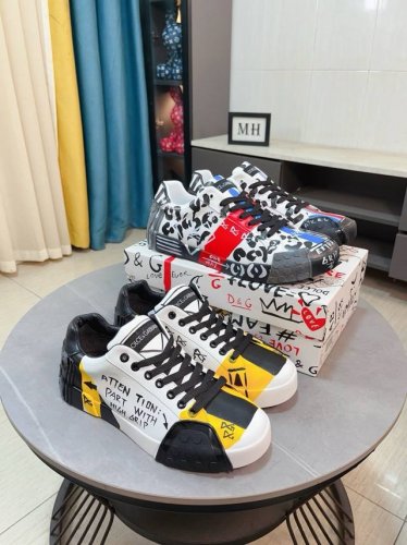 出厂价P Dolce＆Gabbana Dg 原版进口头层牛皮羊皮内里，上脚轻便、舒适 、百搭、原版特供大底深受潮流男士的青睐欢迎对比品质精致奢华，超A级别！版型