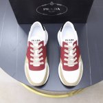 品牌：普拉达 尺码：38-44 45可定做 材料： 原版牛皮鞋面 舒适羊皮内里 发泡气垫耐磨轻便大底 款式类别：休闲板鞋 运动鞋 颜色：实物图片色
