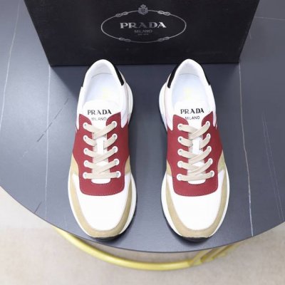 品牌：普拉达 尺码：38-44 45可定做 材料： 原版牛皮鞋面 舒适羊皮内里 发泡气垫耐磨轻便大底 款式类别：休闲板鞋 运动鞋 颜色：实物图片色