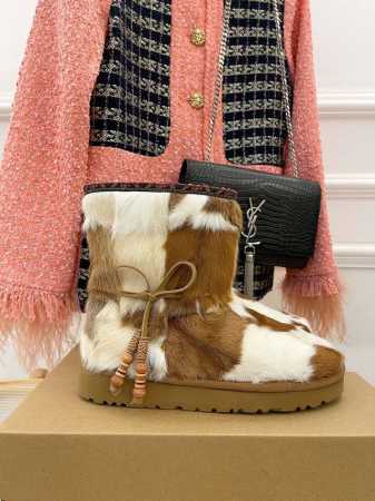 厂价 UGG 22ss新品厚底马毛缀饰串珠雪地靴 这无法抗拒的新时尚～今年的厚底系列真的是小个子的福音 轻便好穿，要温暖更要大长腿！显的腿超长，休闲又时髦，踩上 - 点击图像关闭