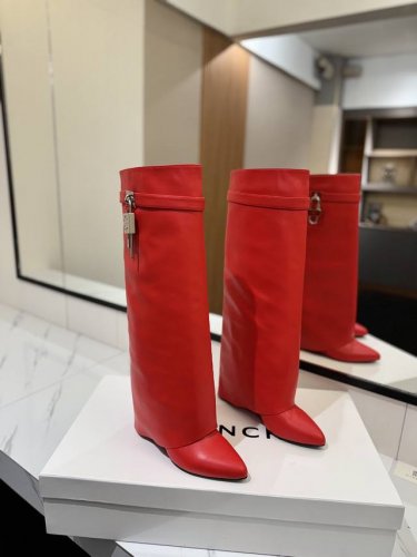 专柜正品级定制版本 GIVENCHY0 新款高跟长靴，市面最高版本 纪梵希 锁扣 风靡整个时尚圈 原版开发鞋型超级正 最高还原度鞋型 包裹性非常好 显瘦 显高级