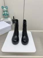 皮里 毛里 24ssDior迪奥秋冬走秀款工装中筒靴 超多明星网红种草 意大利进口原版五金扣经过多重工序 用无可比拟的精湛工艺制作完成原版开模 跟高3.5CM