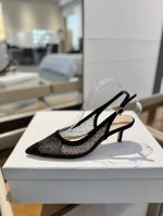 价格P： Gianvito Rossi 2025新款凉鞋 顶级版本 代购品质 这双施华洛奇水钻搭配网高跟尖头后空凉鞋，水钻闪耀着奢华光芒，如同繁星点点。网面设计
