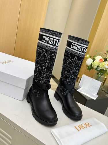 顶级版本 Dior23新品刺绣靴子真的在发光气质款 #公主的快乐公主知道 #鞋控的日常 #0otd#dior #Dior #Dior靴子 Dio 高靴新品 真的