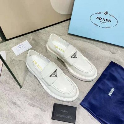 工厂P价 女装女鞋 运动原单普拉经典款单鞋，专柜原版1：1开发，面皮：牛开边珠，里皮+踮脚：羊皮，金属扣为原版上油点金工艺，码数：35-39 34、40、41为