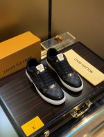 商品名称：Louis Vuitton 路易 威登 正规码数: 38-44 休闲鞋 商品材料：精选 牛皮鞋面，柔软羊皮内里；原厂大底。