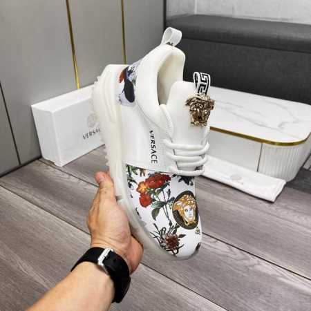 出厂价 范思哲新款休闲运动鞋 休闲时尚爆款， 版型简洁大气， 面料采用进口牛皮配布，舒适透气网布内里，原版耐磨橡胶大底，独家新款，实物拍摄，两色可选，码数：38 - 点击图像关闭