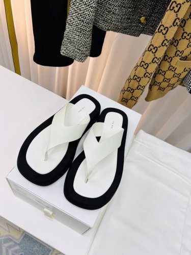 THE ROW高版本 新款牛皮人字拖，Y版开模一比一 20春夏Ginza Sandal in suede系列 INS上超 的搭配单品，极简的潮流设计，内里羊皮上