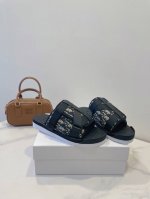 dior 迪奥25Ss 沙滩鞋 经典巴黎刺绣鞋面 颜色百搭 3Cm增高鞋底 火爆整个夏季 Size 37-45 原盒配备包装