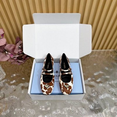 高版本 Prada 新品 专柜新款玛丽珍凉鞋 单鞋 系列上新 配飞机盒马毛 鞋面：马毛 内里：特定混种羊皮内里 大底：原版开模橡胶底 鞋码: 35-42 40、