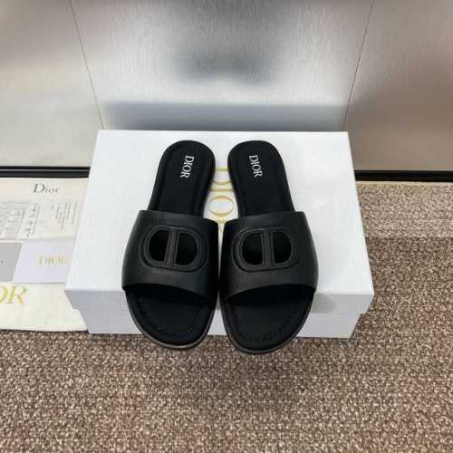工厂p价p 迪奥 Dior 春夏新款 D-Club Cd立体字母Logo平底镂空猪鼻孔女鞋 明星同款拼色一字拖凉鞋 市面高端顶级版本 材质:鞋面进口摔纹小牛皮+