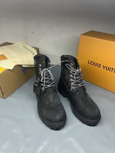 冲量 顶级版本男+10 情侣款Lv X Timberland 添柏岚 联名款 老花 压花 大黄靴 及踝靴 短靴 Lv X Timberland 及踝靴取材 Mo