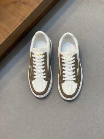 Lou** Vuitt** 路易** -高端品质 原单 -鞋面：丝绸小牛皮、摔纹小牛皮、空压品牌图腾；鞋舌.鞋身.丝印品牌logo -内里：水染牛皮 -大底：超 - 点击图像关闭