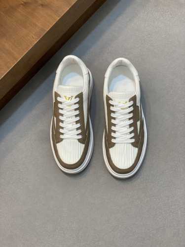 Lou** Vuitt** 路易** -高端品质 原单 -鞋面：丝绸小牛皮、摔纹小牛皮、空压品牌图腾；鞋舌.鞋身.丝印品牌logo -内里：水染牛皮 -大底：超