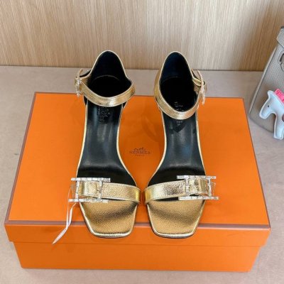 7Cm 组图 出厂价p Hermes 爱马仕 Judy 105高跟凉鞋 时尚又百搭 搭配Hapi鞋扣 超级舒服 每个细节都做到极致 搭配同色调标志性纯鞋扣 设计