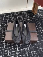 代购级 alaia 25Ss 春夏季新款 明星同款 穿搭万金油 渔网鞋 芭蕾舞鞋 轻盈透气 夏日松弛美学透气网面日月光倾泻 交织出若隐若现的透感美学 网面设计