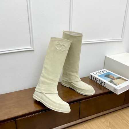 600顶级版本Chanel25C早春新款最美麂皮长靴 小香这个人生靴子 真的美爆，一眼就种草的一款平底女靴，实物相当赞 软乎乎的超好穿 绝美 舒适好走不磨脚，不 - 点击图像关闭