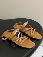 顶级品质 Hermes 爱马仕 June Sandal系列 H家Kelly扣细带罗马凉鞋 小牛皮凉鞋，搭配经典镀钯Kelly鞋扣和袢带。打造简约造型，可谓夏日良