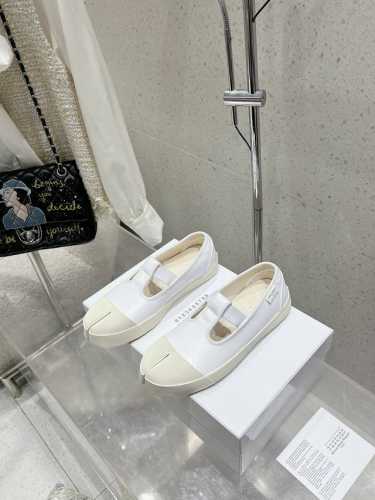 布面 皮面 涂鸦 MaisonMargiela马吉拉 2024分趾休闲鞋 不容错过的时尚单品 简单又有格调的美 跑量扛把子，分趾必入单品 时尚减龄神器 随性率真