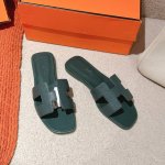 出厂价p Hermes 爱马仕H拖鞋Oran凉鞋系列 时尚又百搭 超级舒服 每个细节都做到极致 原版Epson皮系列 原版1:1独家私模鞋面 原版真皮沿条大底