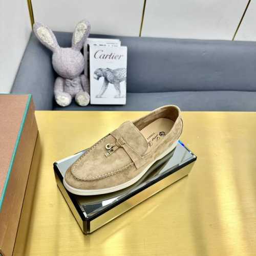 LP诺悠翩雅 Loro Piana 拖鞋 LP Summer Charms Slipper 拖鞋，这款绒面羊皮革拖鞋配有Loro Piana My Charms
