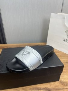 工厂p价 范思哲拖鞋 男鞋高端品牌 官网1:1最新力作 原版开模定制 面料釆用进口原版材料制作 升级版大底 更轻便 防滑 市场顶级品质 简单不失品味 潮人必备