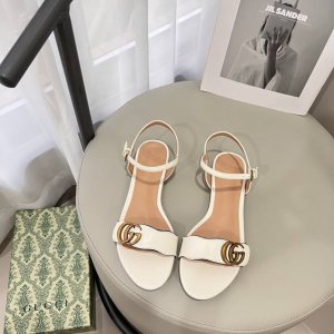 橙子出厂价p gucci 古驰2025新款 经典一字带搭扣平底凉鞋 时装周新款 小红书抢先热搜 凉鞋经典 古驰专属 码数 35-42