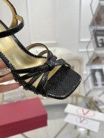 工厂P 华伦25Ss新品凉鞋水钻系列、高跟凉鞋，又一完美的设计，抛弃了一贯铆钉元素、化繁为简、更加精致耐看上脚尽显优雅气质♀♀♀♀♀ 鞋面：特殊材料 内里：羊皮